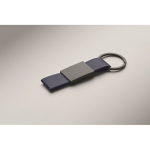 Set de regalo con bolígrafo de aluminio reciclado y llavero de PU color azul vista fotografía cuarta vista