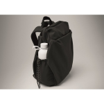 Mochila para portátil de nylon repelente al agua y compatible con 16” color negro vista fotografía cuarta vista