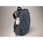 Mochila para portátil de nylon repelente al agua y compatible con 16” color negro mate vista fotografía cuarta vista