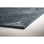 Manta de forro polar a rayas con cinta y tarjeta kraft 450g/m² color negro mate vista fotografía tercera vista