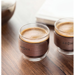 Set de 2 tazas de café en vidrio con banda de madera de nogal 120ml color madera segunda vista bodegón 2