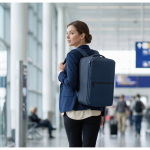 Mochila de viaje de RPET 600D con bolsa de vacío y bomba incluida 18L color azul marino segunda vista bodegón