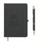 Set de libreta de PU formato A5 con bolígrafo azul y hojas a rayas color azul marino vista principal segunda vista