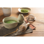 Set de matcha con 5 piezas de cerámica y bambú en caja de regalo color verde menta vista bodegón principal