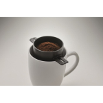 Filtro de café reutilizable de acero inoxidable con estuche color negro vista fotografía cuarta vista