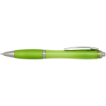 Bolígrafo de plástico reciclado con empuñadura tinta negra color verde lima segunda vista frontal