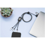 Cable de carga 3 en 1 con logotipos iluminados SCX.design color negro imagen de estilo de vida 2