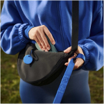 Localizador BT resistente al agua con alarma sonora Chipolo color azul imagen de estilo de vida 2