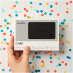 Tarjeta localizadora recargable compatible con Apple y Android Chipolo color grafito segunda vista con caja