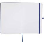 Set de cuaderno A5 de tapa dura y bolígrafo de tinta azul color azul marino tercera vista frontal