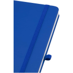 Cuaderno con tapa dura de piel sintética A5 hojas a rayas color azul real vista detalle 1