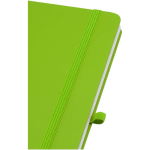Cuaderno con tapa dura de piel sintética A5 hojas a rayas color verde lima vista detalle 1
