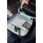 Bolsa térmica almuerzo con bolsillo exterior y asa Nordic Drift Storm color negro vista de ambiente 3