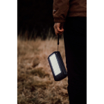 Powerbank solar plegable con carga rápida Nordic Drift Titan 10000mAh color negro vista de ambiente 4