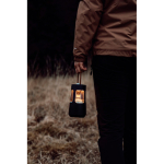 Linterna camping con altavoz y carga USB-C Nordic Drift Everest 10W color negro vista de ambiente 3