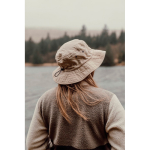 Gorro ligero de 5 paneles con cordón barbilla 115 g/m2 Nordic Drift color beige vista de ambiente 3