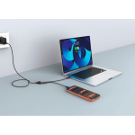 Cable carga custom made doble salida USB-C carga rápida 100W color negro vista de ambiente