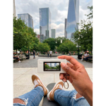 Cámara instantánea estilo llavero con pantalla color y USB-C 720P color blanco vista de ambiente 3