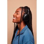 Auriculares supraaurales plegables con batería extraíble USB-C color negro vista de ambiente 2