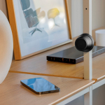 Altavoz compacto magnético con resistencia IPX4 5W 500mAh color negro vista de ambiente 2