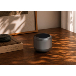 Altavoz inalámbrico compacto con Bluetooth 5.3 y sonido 3W color gris vista de ambiente