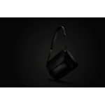 Bolsa bandolera con RFID y capacidad de 9,8L Swiss Peak 15,6” color negro vista de ambiente