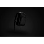 Mochila portátil con compartimentos y capacidad 16L Swiss Peak 15,6” color negro vista de ambiente