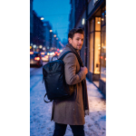 Mochila portátil con compartimentos y capacidad 16L Swiss Peak 15,6” color negro vista de ambiente 3