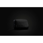 Estuche de viaje plegable con compartimentos Swiss Peak 4,2L color negro vista de ambiente