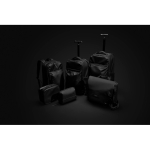 Estuche de viaje plegable con compartimentos Swiss Peak 4,2L color negro vista de ambiente 2