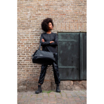 Bolsa de viaje de nylon con apertura rígida y 35L Thule Subterra 2 color negro vista de ambiente 2