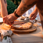Cuchillo para pizza y queso de doble agarre de acero inoxidable Boska color plateado
