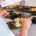 Raclette de mesa con placa reversible antiadherente Boska color negro
