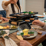 Raclette de mesa con placa reversible antiadherente Boska color negro