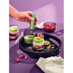 Set de matcha en caja con vaso vidrio y espumador 250ml AdHoc Chado color verde vista de ambiente 2