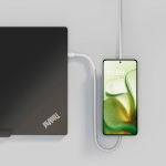 Cable de carga USB-C a USB-C 2 en 1 aluminio 15W Zens Pro 2 color blanco vista de ambiente