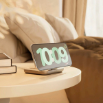 Cargador magnético mesita noche Qi2 custom made USB-C 20W Zens color blanco vista de ambiente