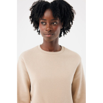 Sudadera unisex cuello redondo y felpa modern fit 340 g/m2 Iqoniq Torla color camel cuarta vista con modelo