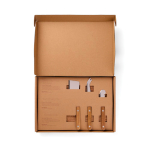 Set de quesos con tabla y 3 cuchillos de acero inoxidable color marrón vista con caja
