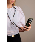 Cable para teléfono tipo lanyard con carga USB-C a USB-C 60W color verde vista de ambiente 2