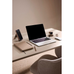 Cargador inalámbrico ecológico plegable 2 en 1 con USB-C y 15W color marfil vista de ambiente 2