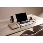 Cargador inalámbrico ecológico plegable 2 en 1 con USB-C y 15W color marfil vista de ambiente 4