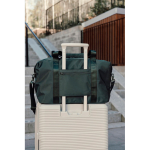 Bolsa de viaje ligera ecológica con cremallera y capacidad 36,5L color verde vista de ambiente 4