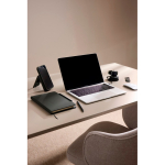 Libreta recargable con soporte para teléfono A5 hojas a rayas color verde vista de ambiente 3