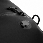 Mochila de PU con compartimento para portátil 14” y bomba de vacío 17L color negro vista detalle