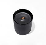 Vela aromática en cerámica mate con mecha de madera 140g color negro quinta vista