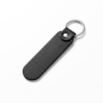 Llavero de cuero sintético con diseño alargado y caja de presentación color negro quinta vista