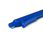 Bolígrafo con clip de pinza a juego, plástico mate y tinta azul color azul real vista detalle 2