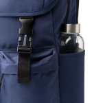 Mochila de poliéster reciclado con solapa con hebillas 15” color azul marino vista detalle 1