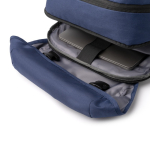 Mochila de poliéster reciclado con solapa con hebillas 15” color azul marino vista detalle 4